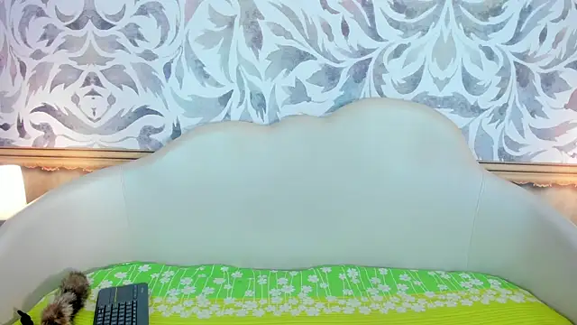 mishell lovely online show from December 3, 2025, 10:31 pm