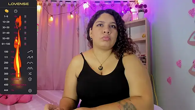 Miia bakeer  online show from September 10, 2025, 1:43 pm