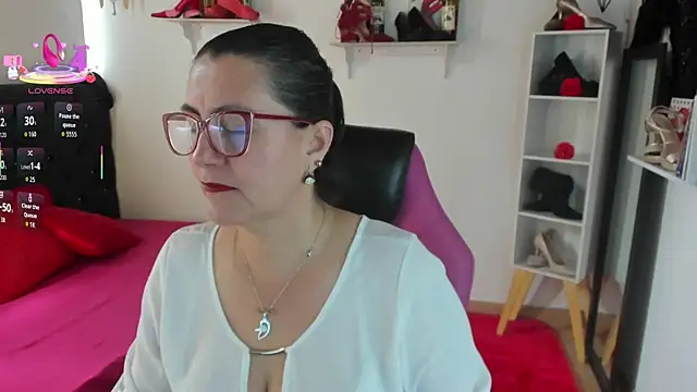 D Martii online show from September 12, 2025, 2:39 pm