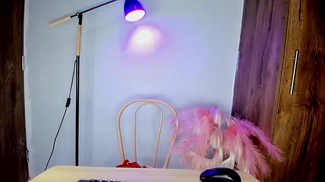 Snapshot of khate_smith chatting on February 13, 2026, 4:29 pm khate smith online show from February 13, 2026, 4:29 pm