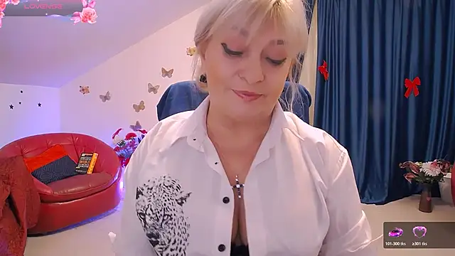 Snapshot of HypnotikCate chatting on February 1, 2026, 4:16 pm HypnotikCate online show from February 1, 2026, 4:16 pm