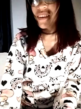 Snapshot of Katyuskka_love chatting on November 1, 2025, 4:08 am Katyuskka love online show from November 1, 2025, 4:08 am