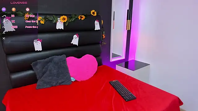 SoftieNymph online show from October 18, 2025, 12:07 pm