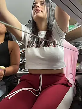 Snapshot of GiaDuque chatting on February 3, 2026, 1:05 pm GiaDuque online show from February 3, 2026, 1:05 pm