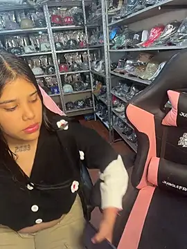 Snapshot of GiaDuque chatting on February 28, 2026, 9:31 am GiaDuque online show from February 28, 2026, 9:31 am