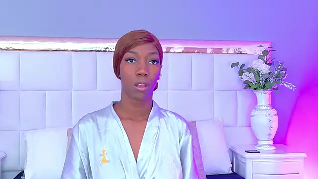 MadeleineHocker online show from September 28, 2025, 1:18 pm