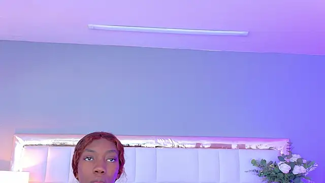 MadeleineHocker online show from October 18, 2025, 1:02 pm