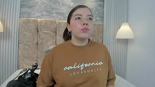 Snapshot of leilapons chatting on September 14, 2025, 5:24 pm leilapons online show from September 14, 2025, 5:24 pm