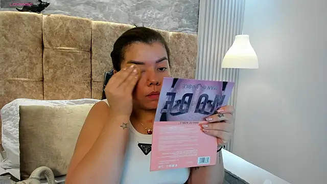 Snapshot of leilapons chatting on October 31, 2025, 4:58 pm leilapons online show from October 31, 2025, 4:58 pm