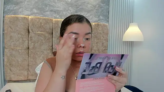 leilapons online show from November 6, 2025, 6:23 pm