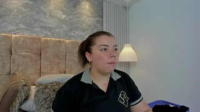 Snapshot of leilapons chatting on September 19, 2025, 4:44 pm leilapons online show from September 19, 2025, 4:44 pm