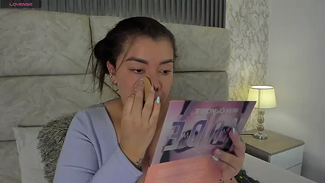 Snapshot of leilapons chatting on October 21, 2025, 7:57 pm leilapons online show from October 21, 2025, 7:57 pm