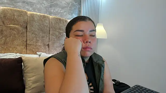 Snapshot of leilapons chatting on October 25, 2025, 6:52 pm leilapons online show from October 25, 2025, 6:52 pm