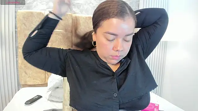 Snapshot of leilapons chatting on October 29, 2025, 5:23 pm leilapons online show from October 29, 2025, 5:23 pm