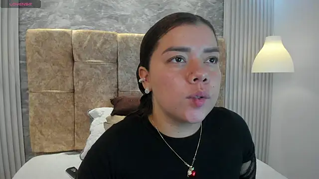 leilapons online show from November 21, 2025, 5:01 pm