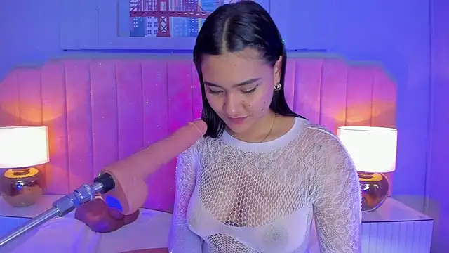 Snapshot of noa_moon chatting on October 1, 2025, 4:11 pm noa moon online show from October 1, 2025, 4:11 pm