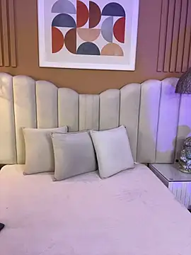 noa moon online show from February 8, 2026, 2:09 am