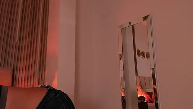 Snapshot of Rachell_Jamess chatting on September 20, 2025, 1:43 am Rachell Jamess online show from September 20, 2025, 1:43 am