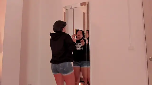 Snapshot of Rachell_Jamess chatting on September 28, 2025, 1:45 am Rachell Jamess online show from September 28, 2025, 1:45 am