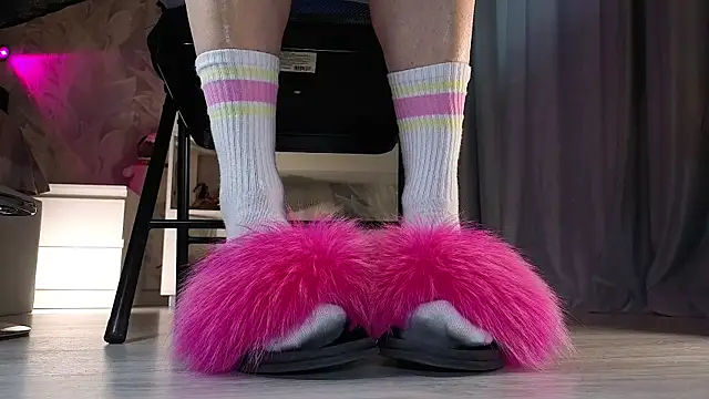 Feet Heelss online show from February 13, 2026, 8:58 am