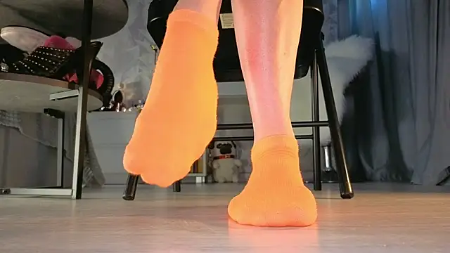 Snapshot of Feet_Heelss chatting on October 17, 2025, 12:18 pm Feet Heelss online show from October 17, 2025, 12:18 pm