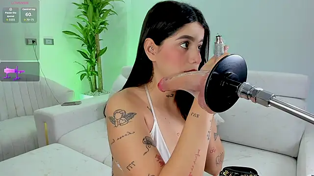 alissaowens  online show from January 8, 2026, 5:19 pm