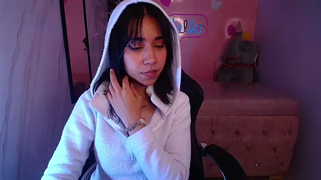 Snapshot of cristal11_ch chatting on October 18, 2025, 11:01 am cristal11 ch online show from October 18, 2025, 11:01 am