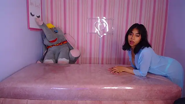 Snapshot of cristal11_ch chatting on October 6, 2025, 10:49 am cristal11 ch online show from October 6, 2025, 10:49 am