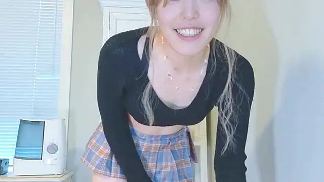 Nana with online show from December 21, 2025, 7:15 pm