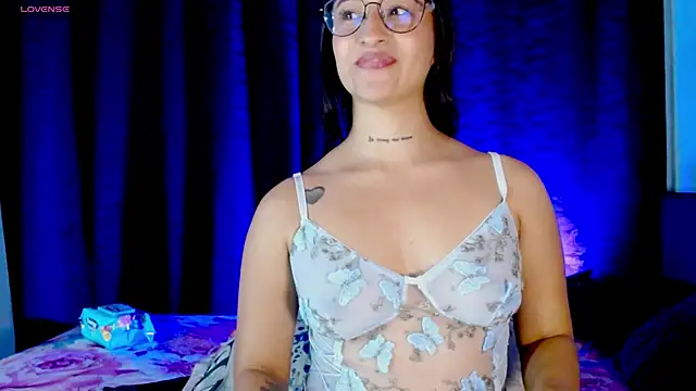 EVAH LEE  online show from November 27, 2025, 4:02 am