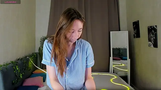 Miche1le Allenne online show from November 28, 2025, 1:06 am