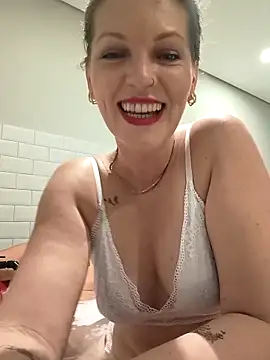 Snapshot of Karlacasada chatting on October 25, 2025, 1:49 am Karlacasada online show from October 25, 2025, 1:49 am