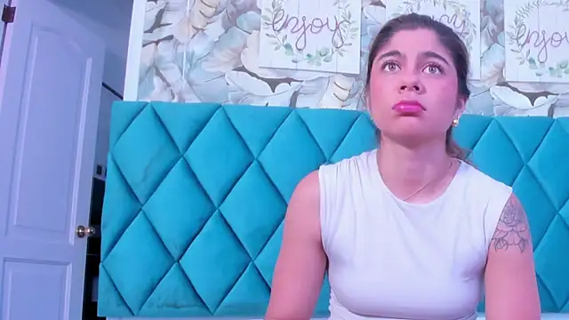 Snapshot of MiaCoopper chatting on September 20, 2025, 6:13 pm MiaCoopper online show from September 20, 2025, 6:13 pm