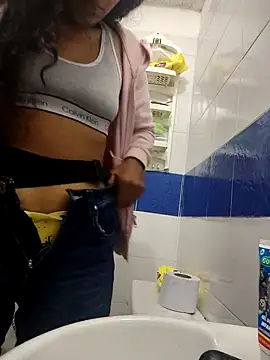 Snapshot of Amber-Sweett chatting on October 29, 2025, 1:10 pm Amber-Sweett online show from October 29, 2025, 1:10 pm