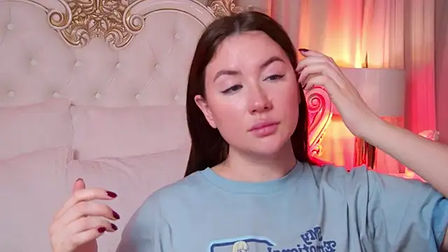 MeganStrain online show from December 19, 2025, 3:32 am