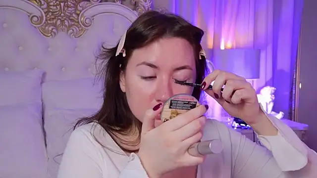 MeganStrain online show from December 4, 2025, 3:16 am