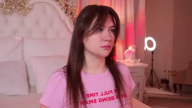 MeganStrain online show from December 18, 2025, 3:00 am