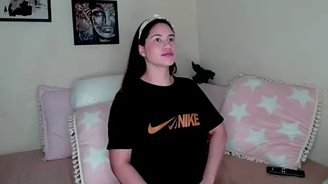 Snapshot of AmyRoux21 chatting on October 4, 2025, 12:34 am AmyRoux21 online show from October 4, 2025, 12:34 am