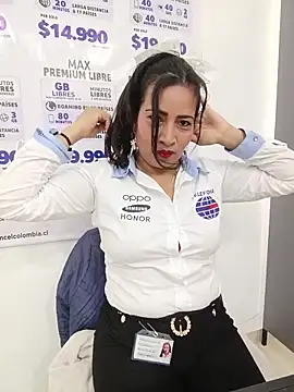 Snapshot of PAULA20- chatting on December 17, 2025, 12:43 pm PAULA20- online show from December 17, 2025, 12:43 pm