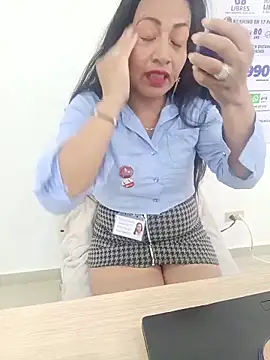 Snapshot of PAULA20- chatting on November 25, 2025, 12:05 pm PAULA20- online show from November 25, 2025, 12:05 pm