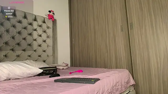 dreamsussi online show from October 2, 2025, 12:58 am