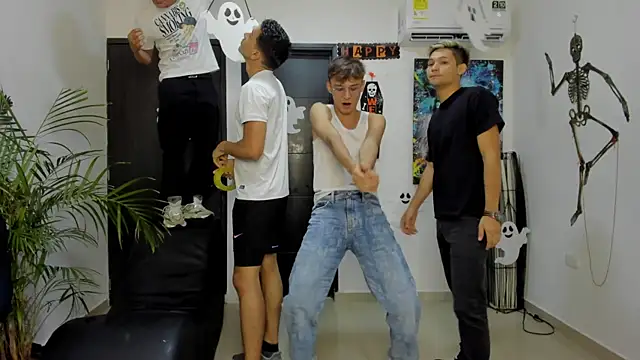 Bisexlifehot   online show from October 14, 2025, 11:14 pm