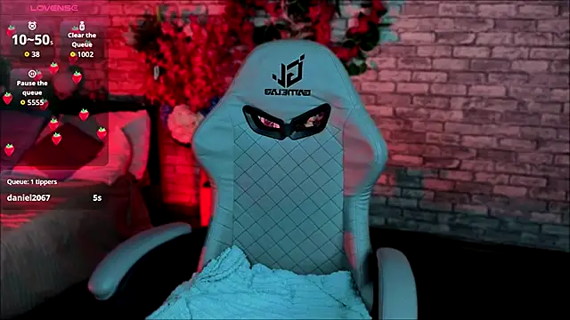 Snapshot of Mira_Fyre chatting on October 13, 2025, 10:21 pm Mira Fyre online show from October 13, 2025, 10:21 pm