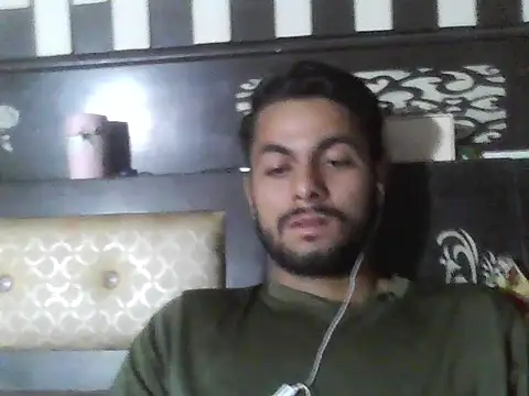 ursdreamperson online show from November 15, 2025, 4:49 am