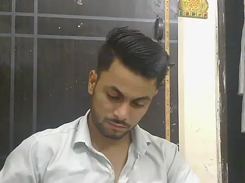 ursdreamperson online show from May 29, 2026, 1:17 pm