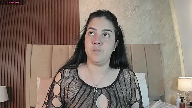  Cris Spicy  online show from April 15, 2026, 7:40 pm