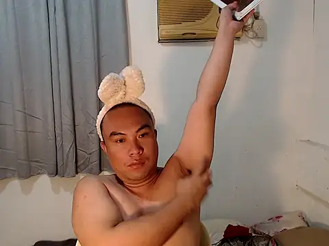 asianayumi online show from March 23, 2026, 2:33 am