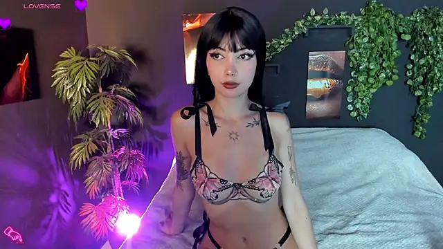 Evelyn Russoo online show from September 16, 2025, 1:56 pm