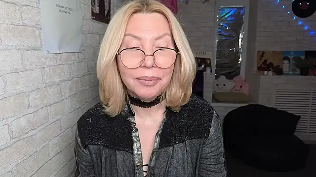 Wendy Waves online show from October 2, 2025, 12:30 pm