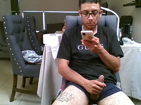 Jaleale33 online show from April 15, 2026, 3:27 pm